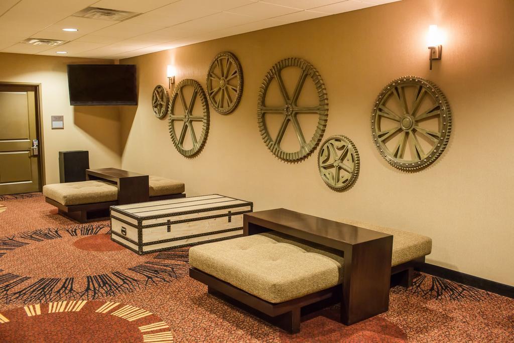 Teddy'S Residential Suites Watford City Extérieur photo