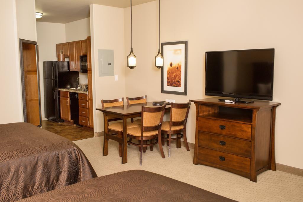 Teddy'S Residential Suites Watford City Extérieur photo