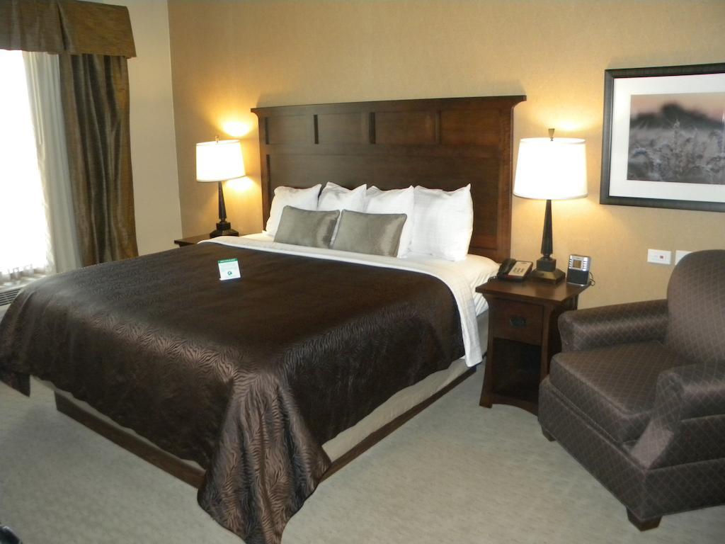 Teddy'S Residential Suites Watford City Extérieur photo