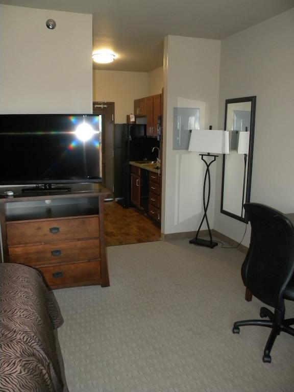 Teddy'S Residential Suites Watford City Extérieur photo