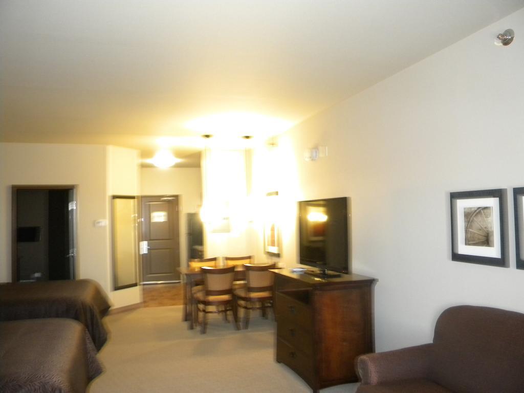 Teddy'S Residential Suites Watford City Extérieur photo