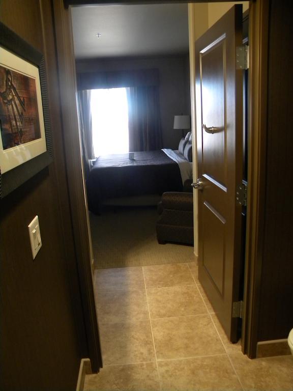 Teddy'S Residential Suites Watford City Extérieur photo