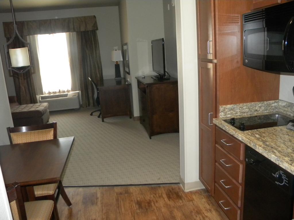 Teddy'S Residential Suites Watford City Extérieur photo