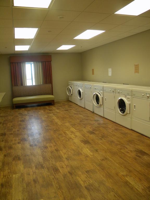 Teddy'S Residential Suites Watford City Extérieur photo