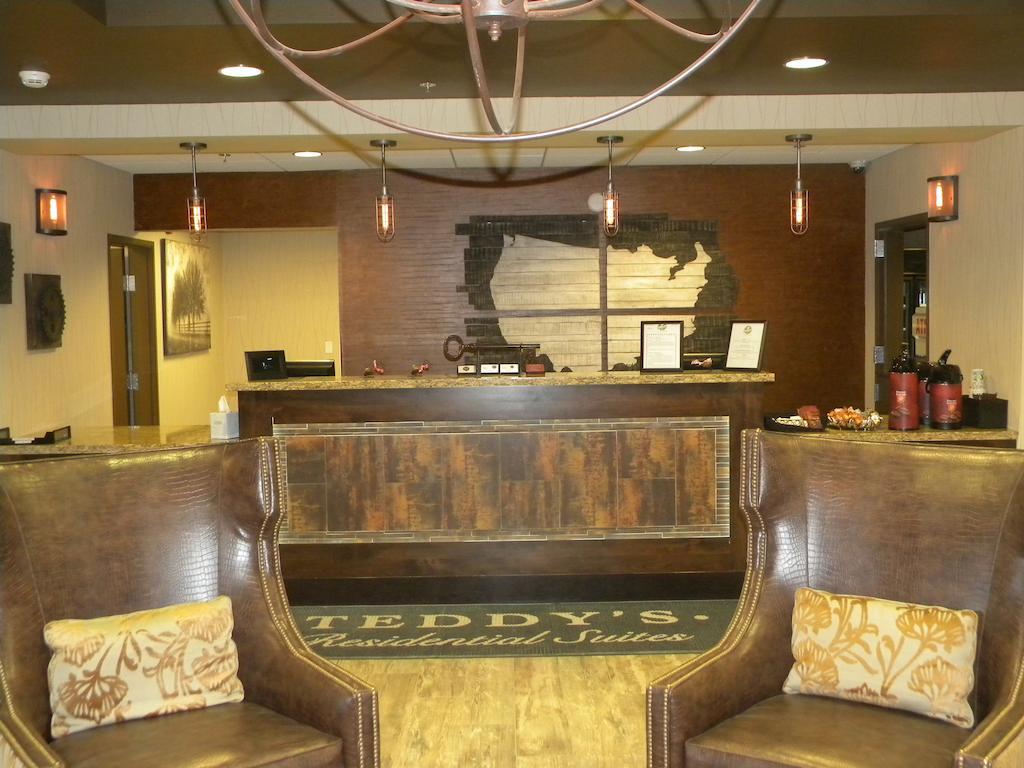 Teddy'S Residential Suites Watford City Extérieur photo
