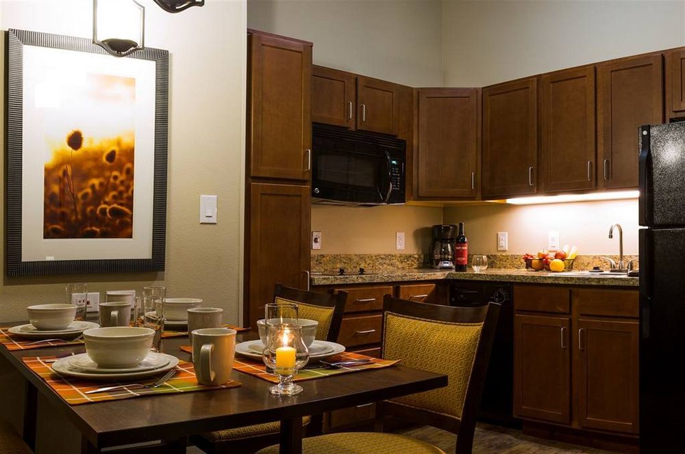 Teddy'S Residential Suites Watford City Extérieur photo