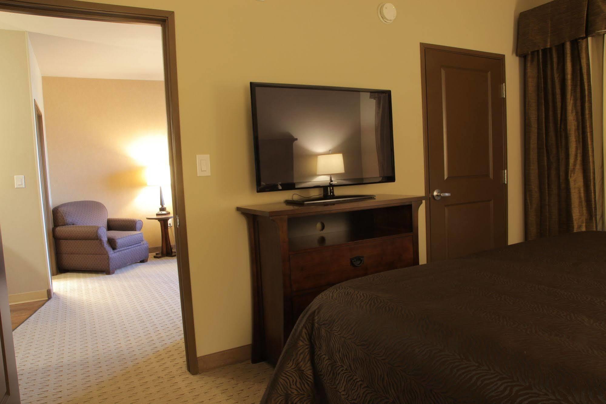 Teddy'S Residential Suites Watford City Extérieur photo