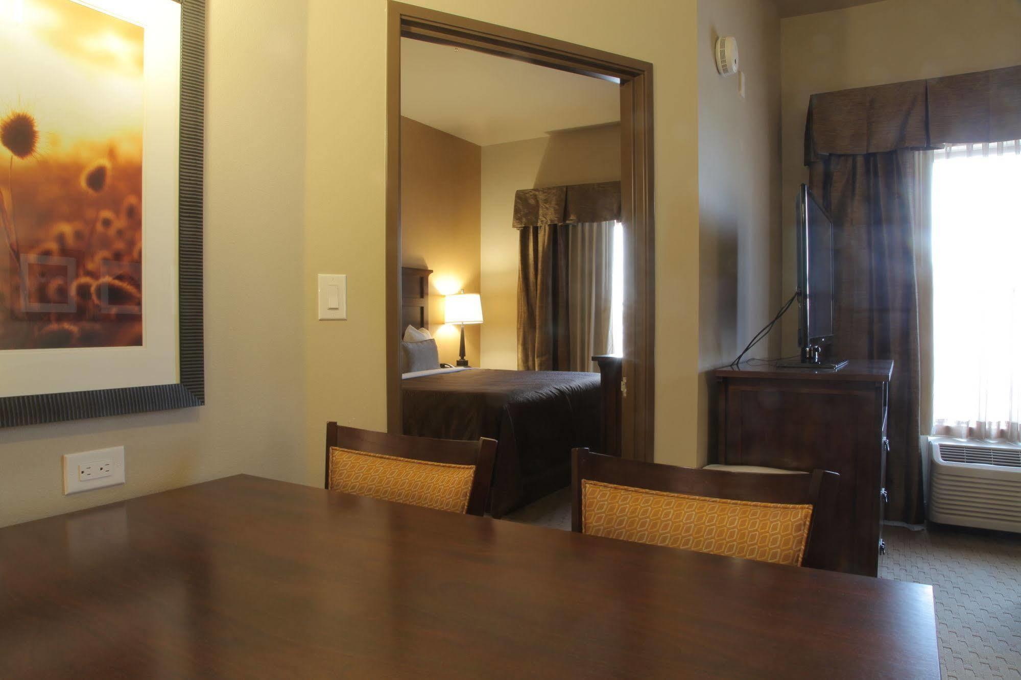 Teddy'S Residential Suites Watford City Extérieur photo