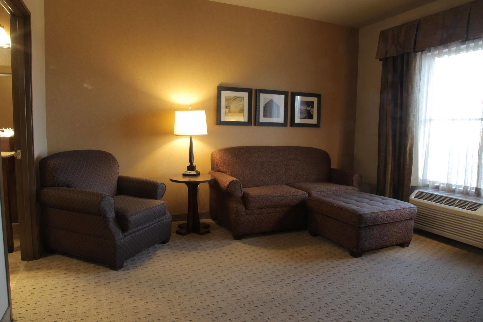 Teddy'S Residential Suites Watford City Extérieur photo