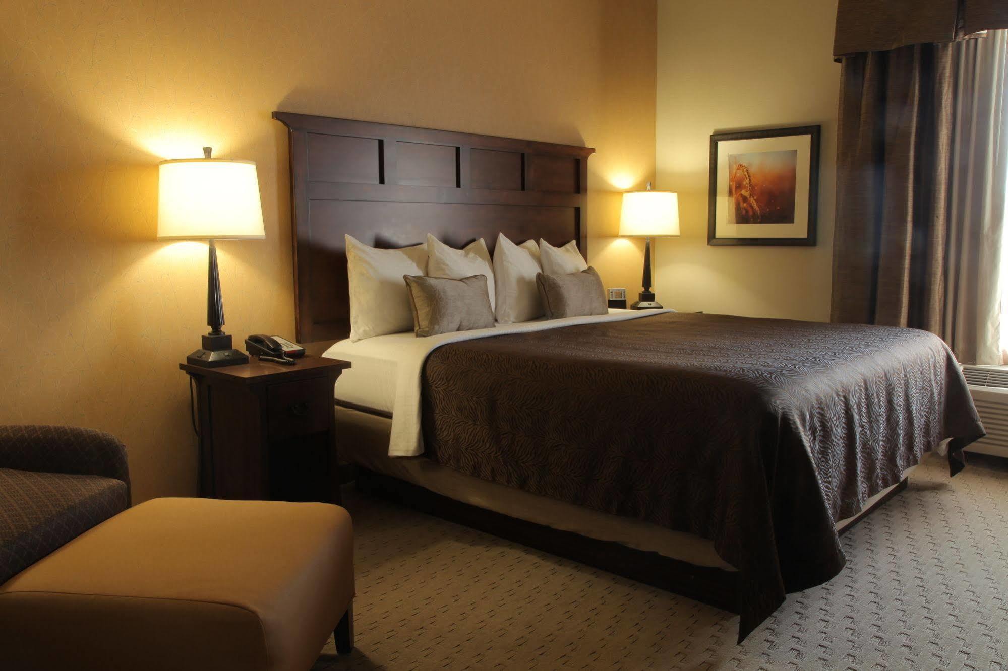 Teddy'S Residential Suites Watford City Extérieur photo