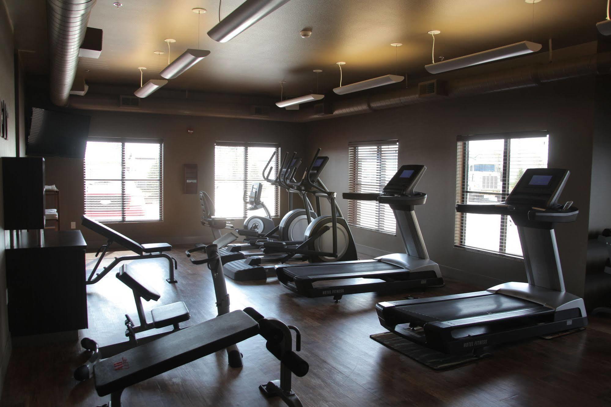 Teddy'S Residential Suites Watford City Extérieur photo