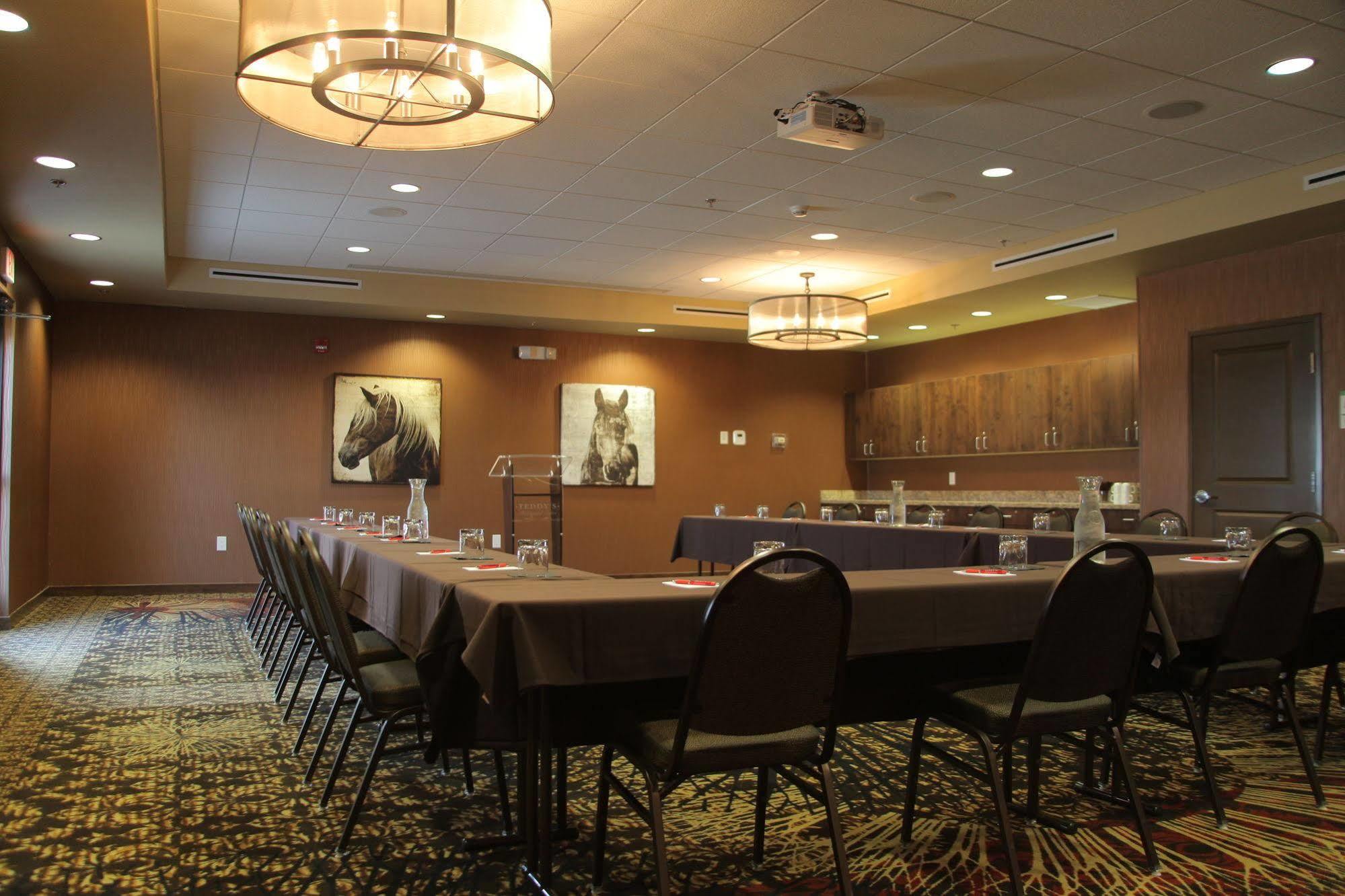 Teddy'S Residential Suites Watford City Extérieur photo